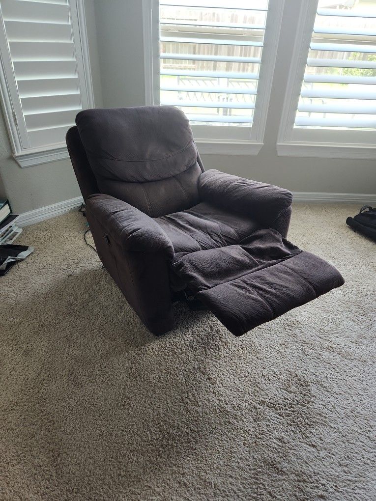 2 ELECTRIC RECLINER CHAIRS