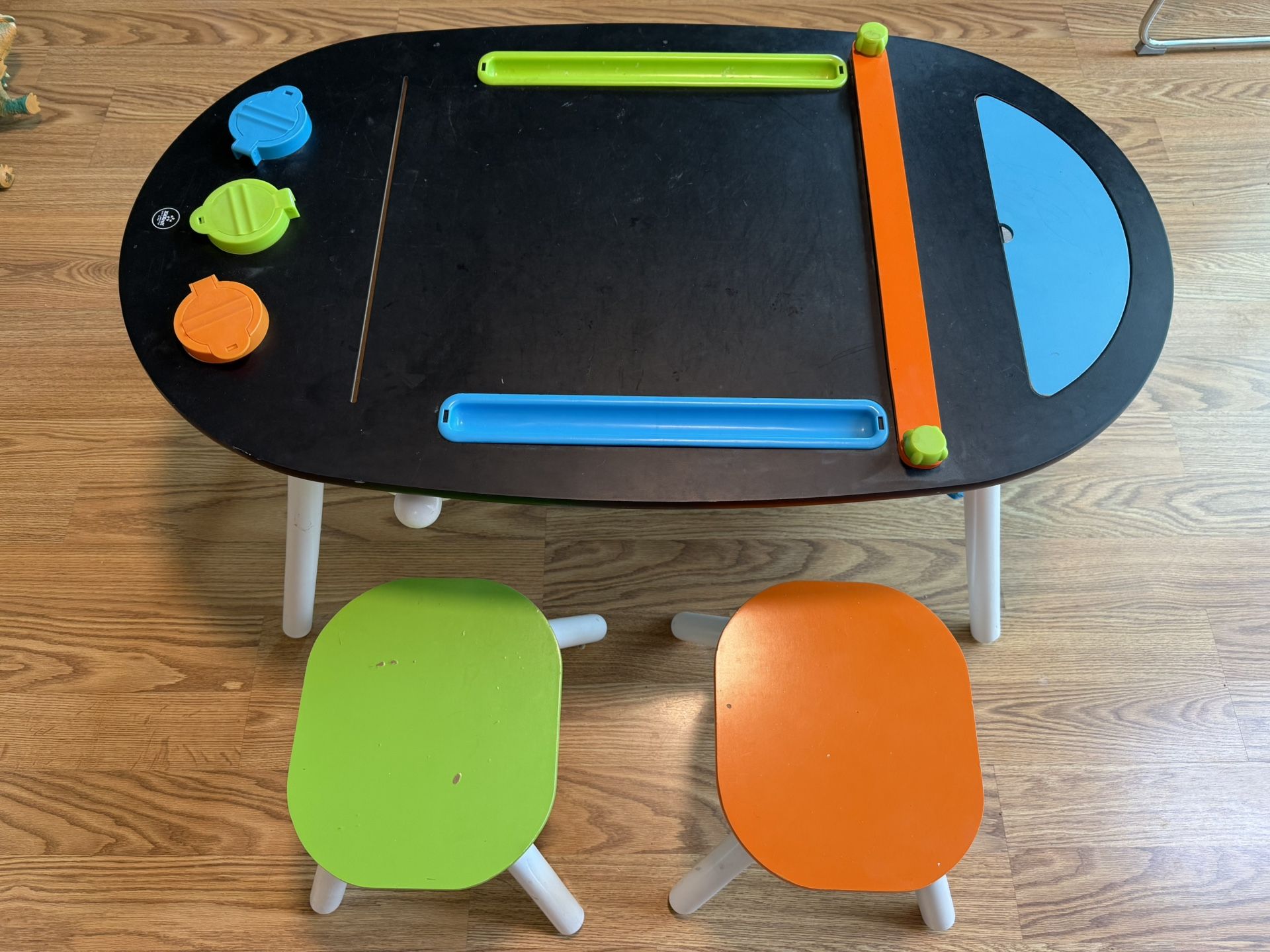Kidkraft Chalkboard Art Table