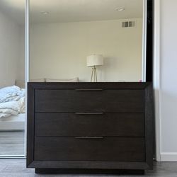 Sturdy 3 drawer dresser