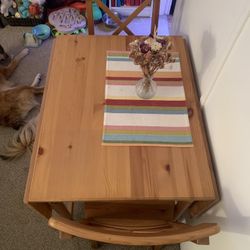 Foldable Ikea table + two chairs 