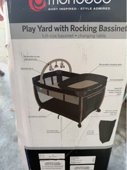 Pack n play w/ bassinet