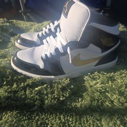 Jordan 1 Mids