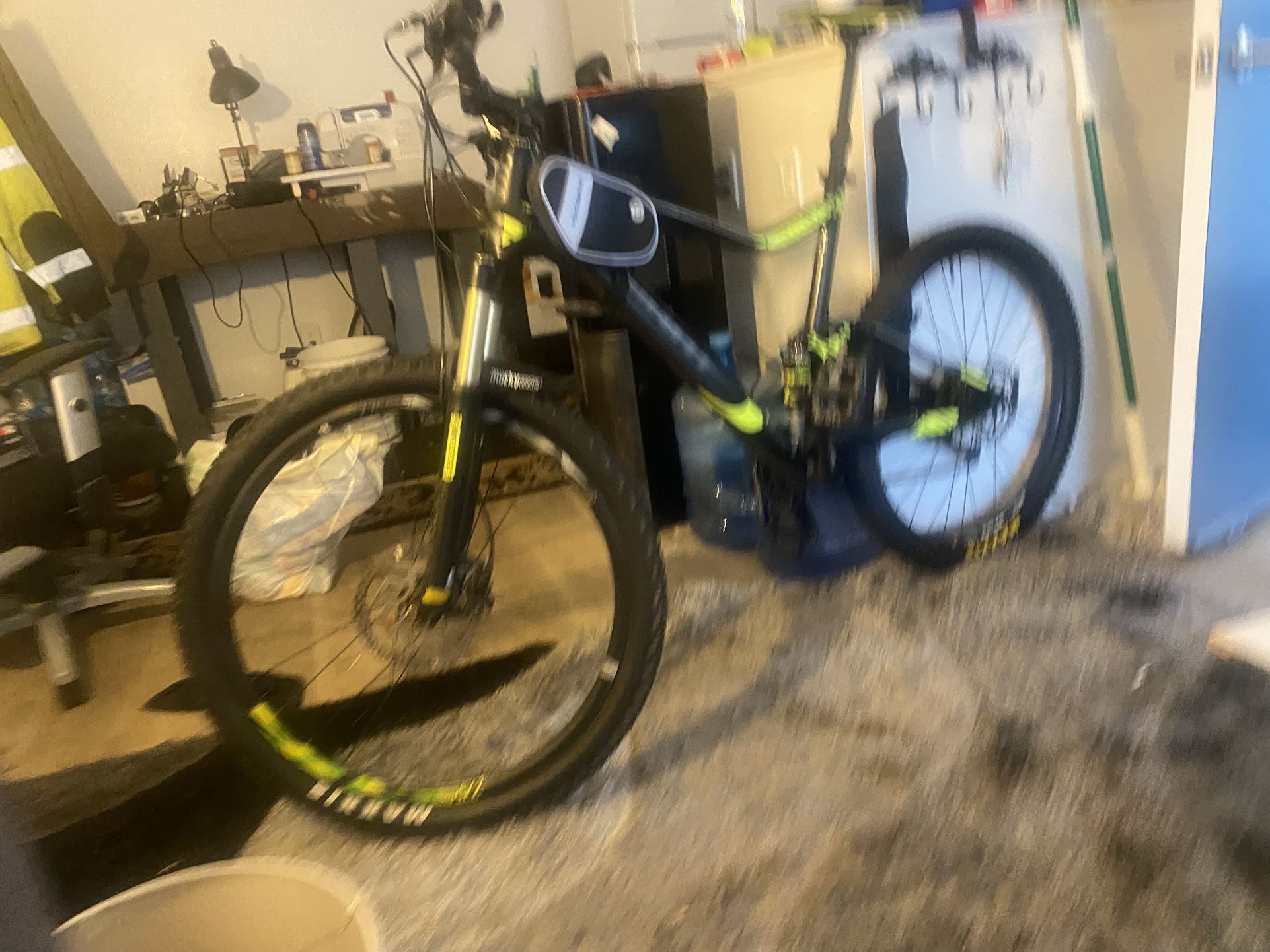 Giant full suspension mountain bike