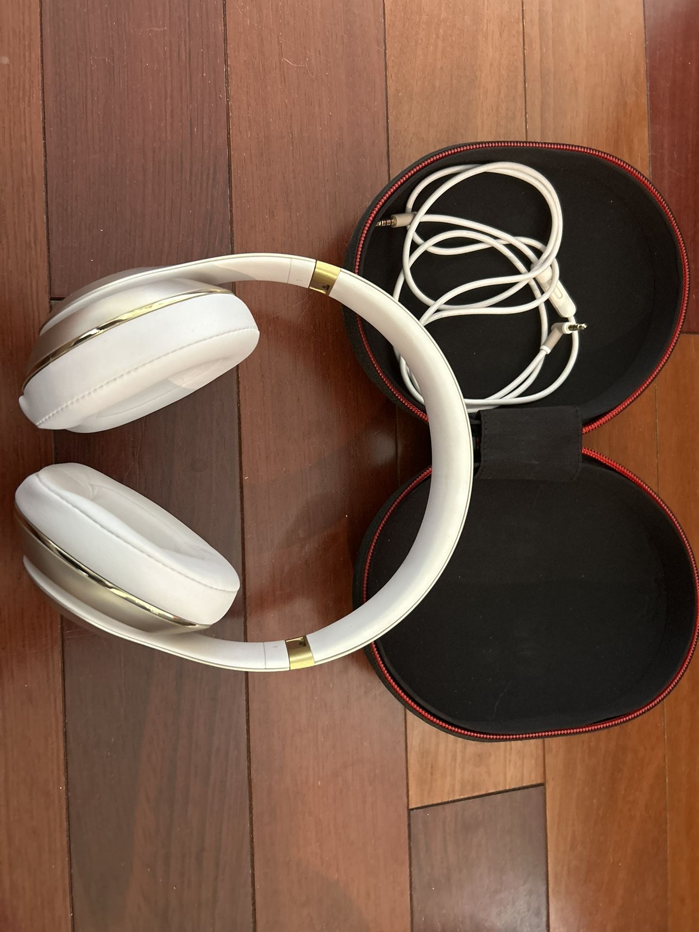 Beats Studio Wireless Headphones – White/Gold (Like New, with Case)