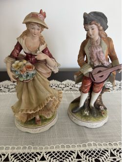 Porcelain Victorian Couple Gentleman & Lady Figurine Classic Gallery