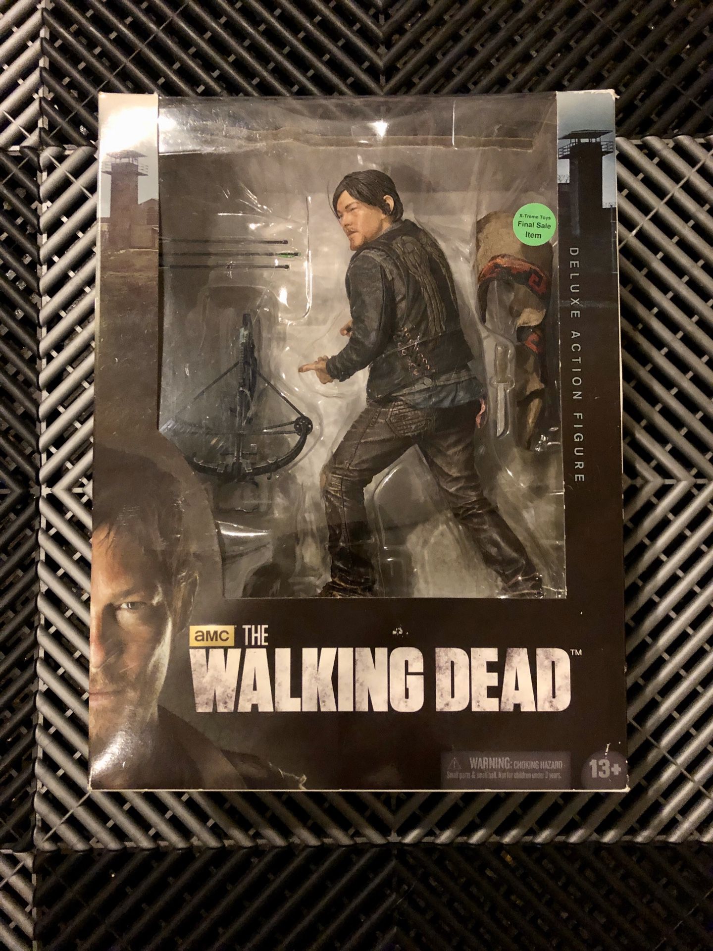 McFarlane Toys The Walking Dead TV Daryl Dixon 10" Deluxe Action Figure (NEW IN BOX)