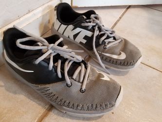 Boys size 5. 5 Nikes