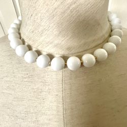 White And Gold Tone Beaded Necklace 