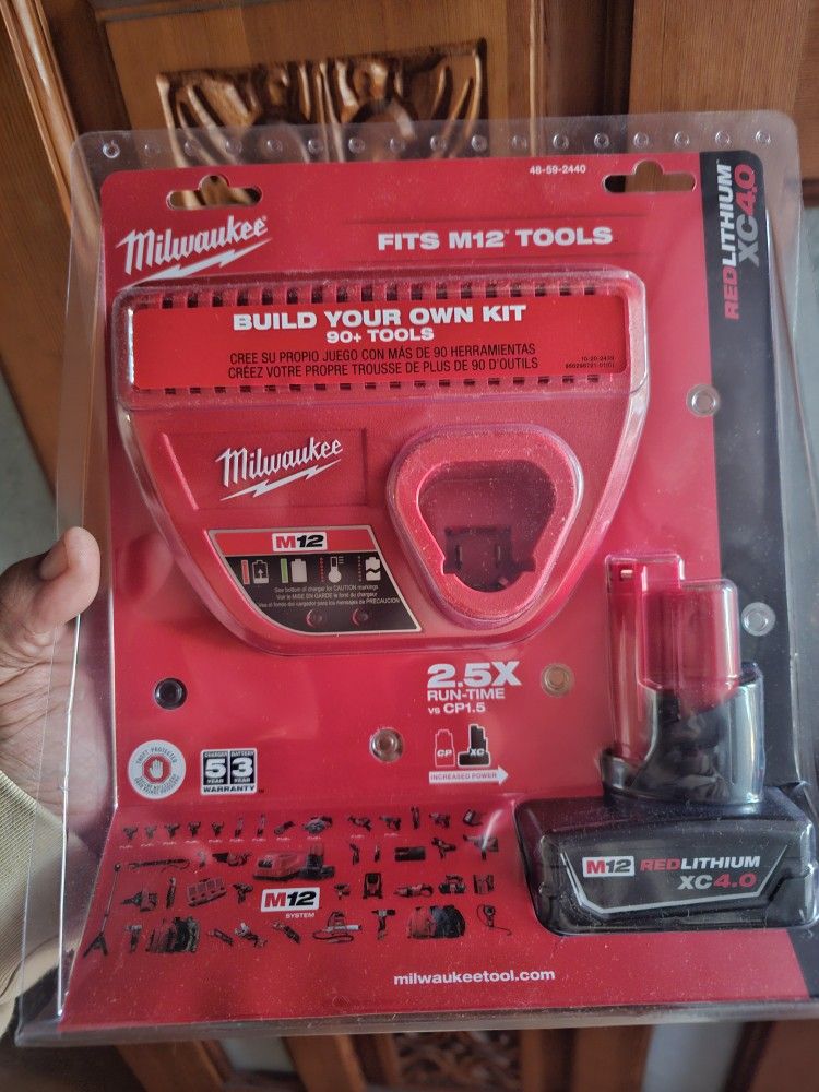 Milwaukee M12 4.0 Battery & Charger