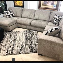 Large U Shaped Light Colored Ultra Comfy Sectional With Chaise🤩 Brand New👍 Color Options🌈