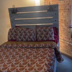 Full/Queen Size Bed