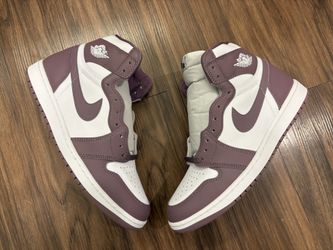 Brand New NEVER WORN SIZE 11 Jordan 1 High