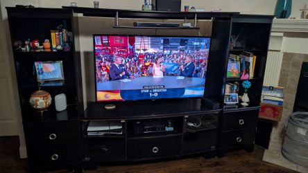 Entertainment center