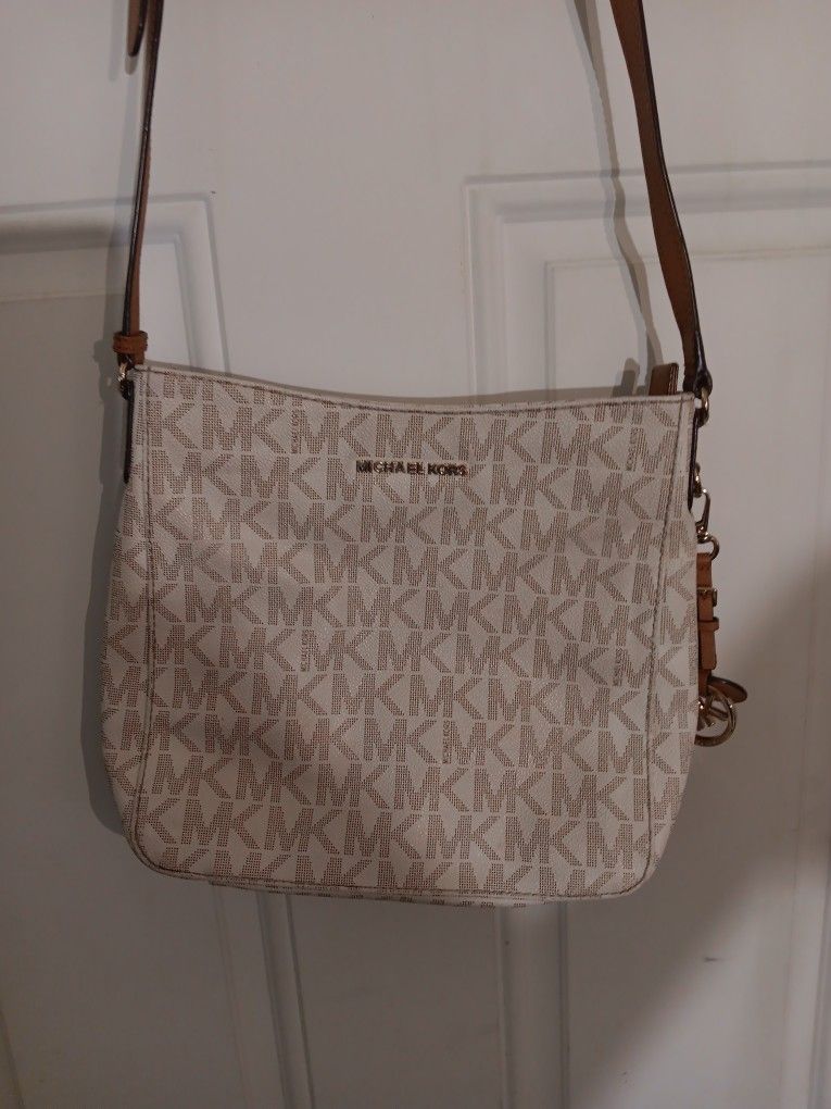Michael Kors Jet Set Vanilla Purse