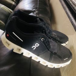 Woman’s Tennis Shoes Size 9 