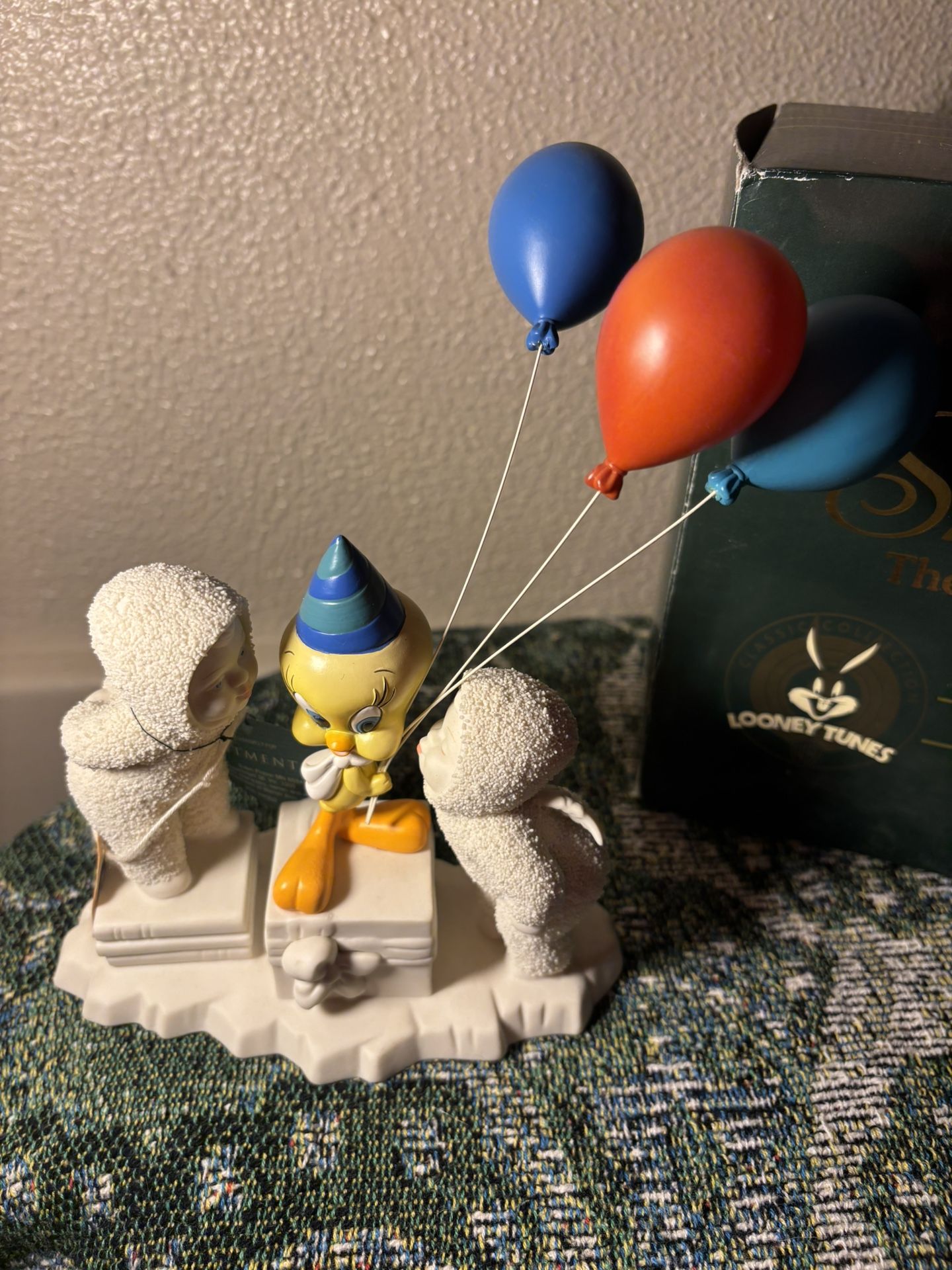 Department 56 Snowbabies Looney Toons Edition “A Kiss For You and 2000 Too”
