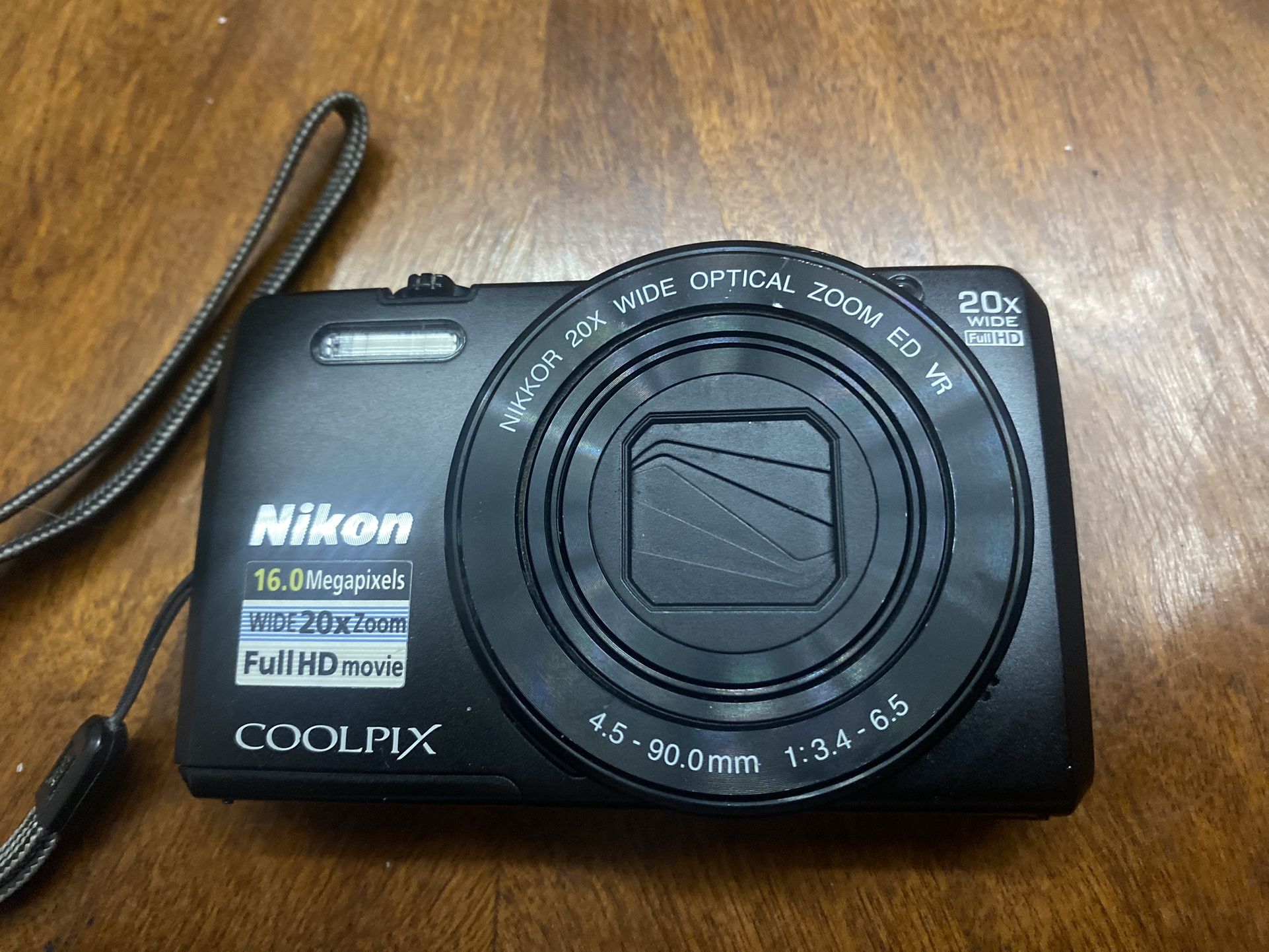 PRICE REDUCED!! Nikon COOLPIX S7000 20X Super wide Zoom 16mp HD with Built In Wif