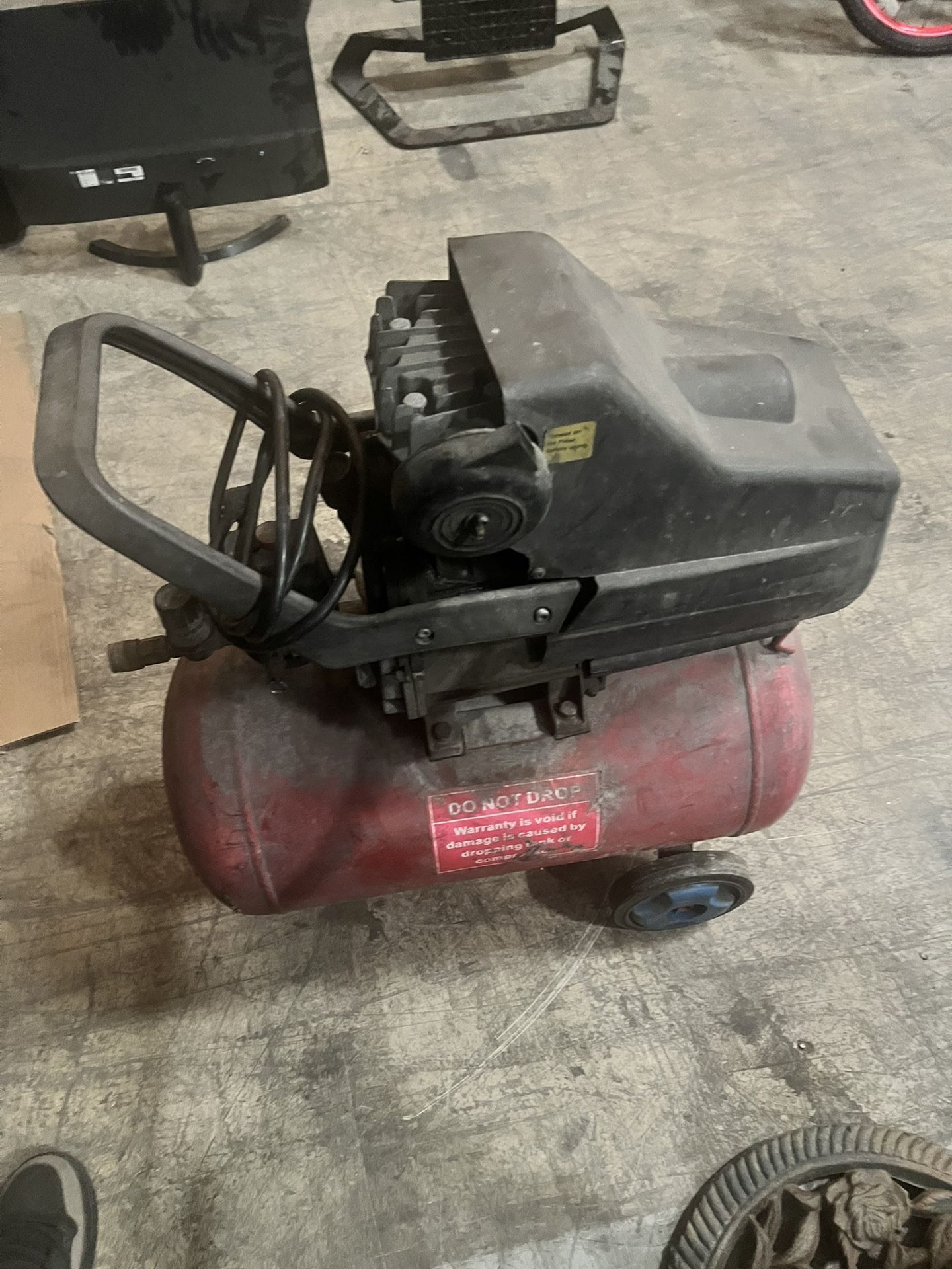 💨 Air Compressor — Old, Dusty, but Works Like a Champ! 💨 $75 cash 
