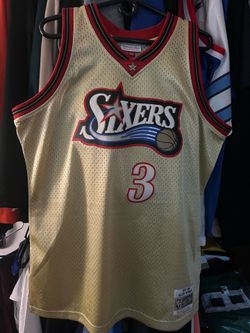 Men’s large iverson jersey