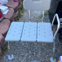 Transfer Bench Or Shower Chair Price 25$.   Pick Up.  E.    72 and  Grand View. Vv e.  Tacoma 