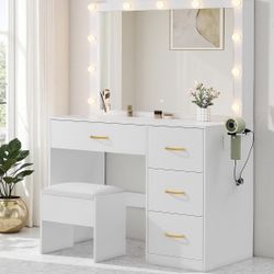  Makeup Vanity 