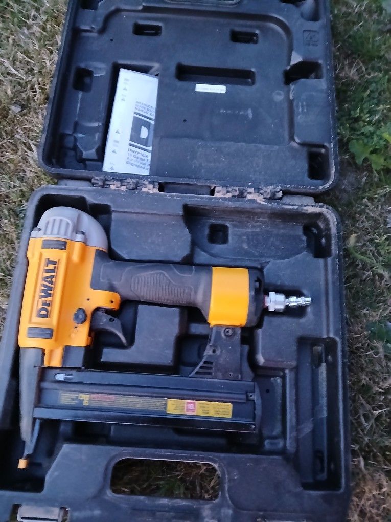 Dewalt Finish ( Brad) Nailer
