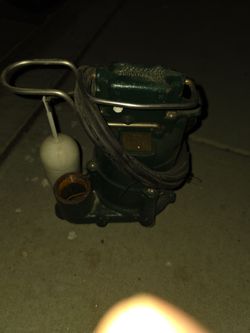 NEW Zoeller M98 Flow-Mate 1/2 HP Submersible Sump Pump – Cast Iron