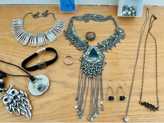 Black and silver jewelry pack 15+ items