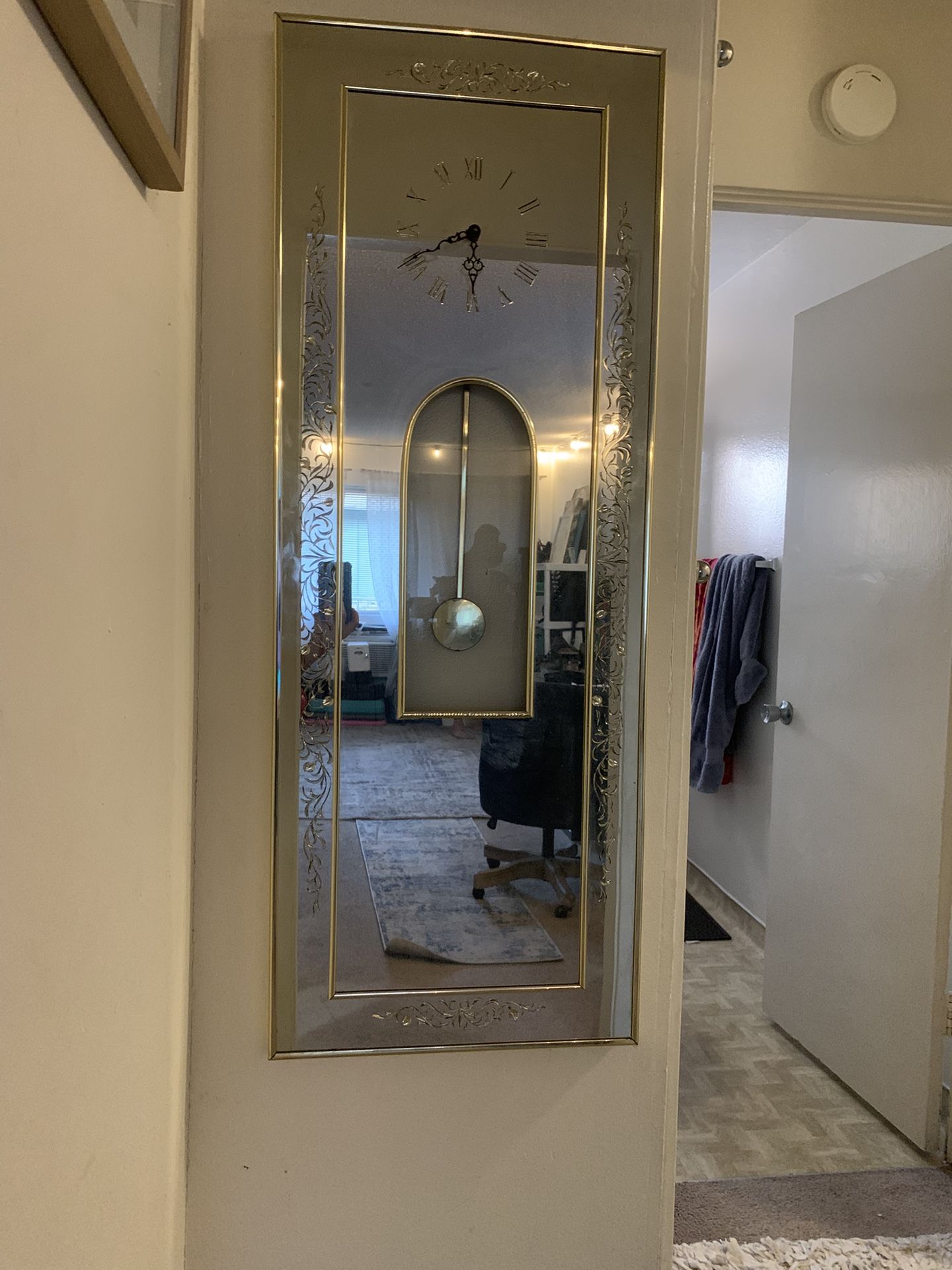 Mid Century Modern Reliable Mfg. Gold Mirrored Clock