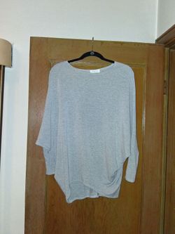 Cute off shoulder top!