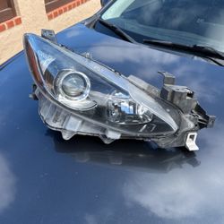 2016 Mazda 3 Passenger Headlight Assembly OEM