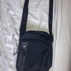 Nike tech online cross body bag