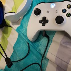 Xbox One Controller and headset