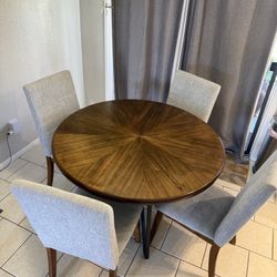 Round Dining Table w/ 4 Chairs