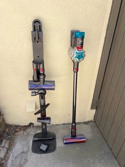 Dyson V8 Cordless Vacuum with Charging Stand