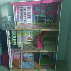 Little Girls Doll House 