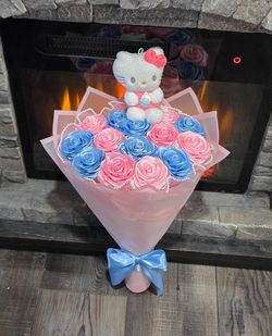 Ramo De Rosas Eternas (Hello Kitty)