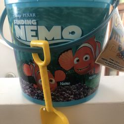 Five Vintage collector’s Finding Nemo Cheetos Pails and shovels