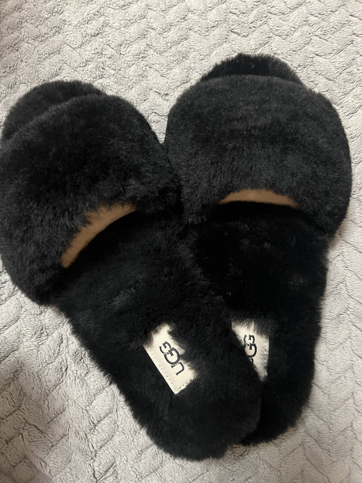 Brand New Ugg Fluffy Slides Black