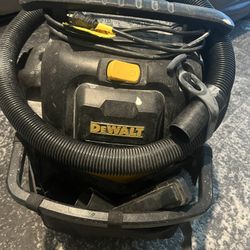 Dewalt 9 Gal Wet/dry Vac 
