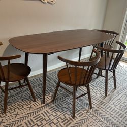DANIA JUNEAU DINING TABLE & CHAIRS
