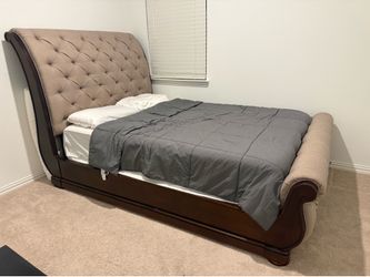 Liberty Furniture Cotswold Queen Sleigh Bed – Upholstered, Solid Wood – High-End