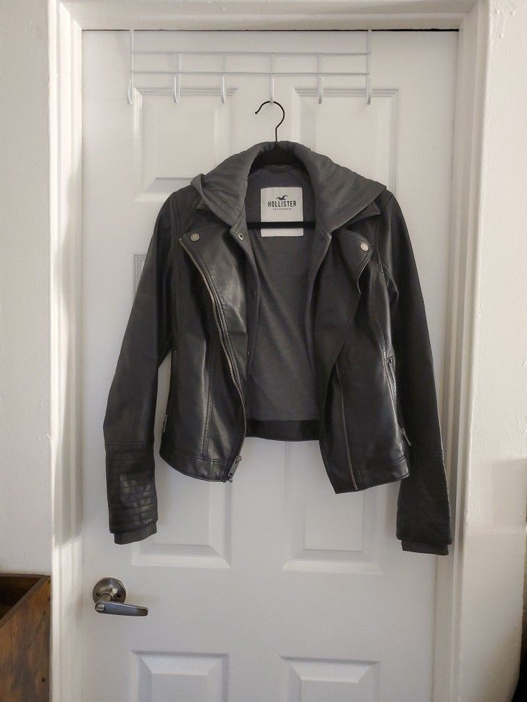 HOLLISTER FAUX LEATHER MOTO JACKET W/ HOODIE โ SIZE S
