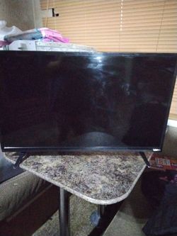 This item is a 32-inch LED television.