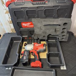 Milwaukee M18 1/2” Brushless High Torque Impact Wrench + Impact Sockets W/Packout Bundle