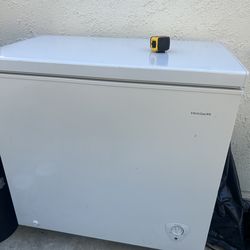 FRIGIDAIRE  Deep Freezer
