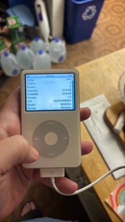 Apple iPod 5th Gen "Video" 30GB in White
