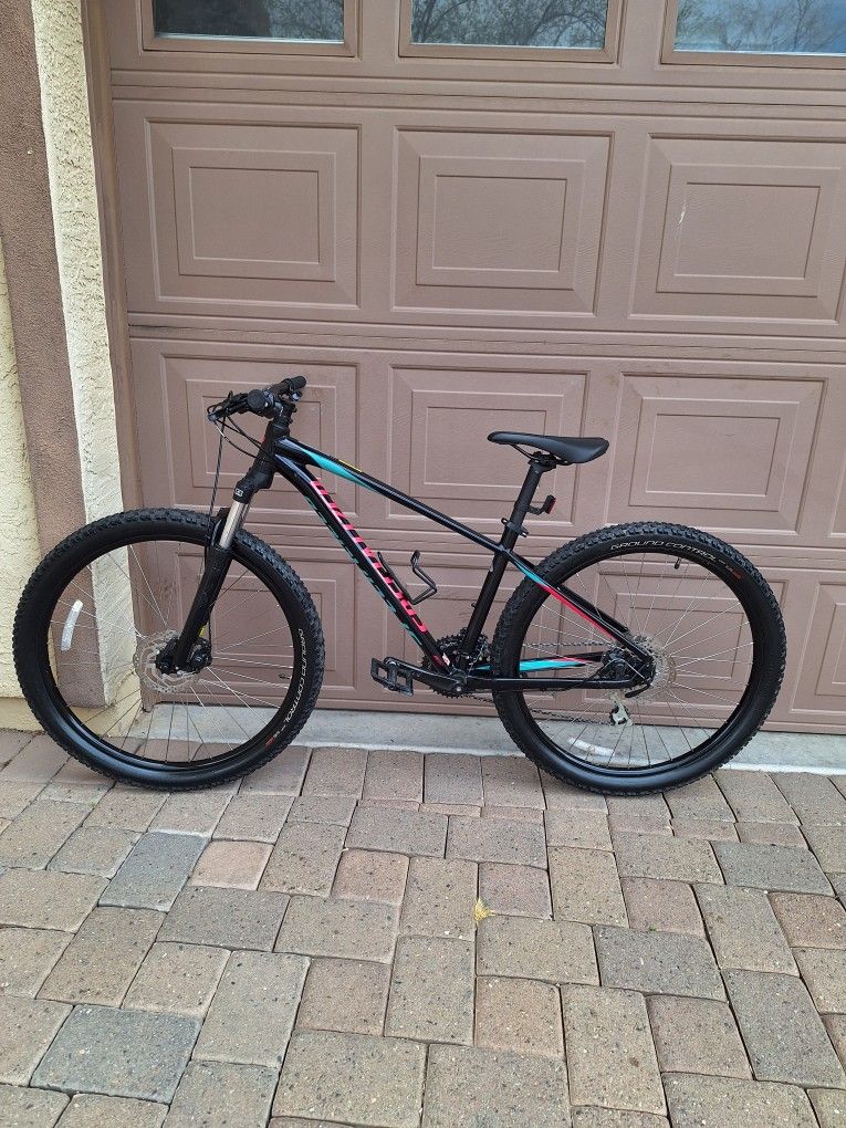SPECIALIZED PITCH 27.5 INCH MOUNTAIN BIKE LIKE NEW for Sale in Gilbert ...
