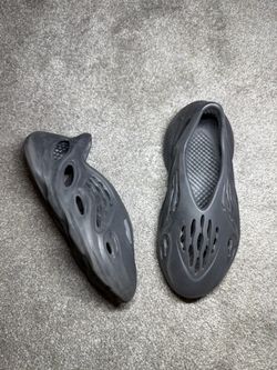 Adidas yeezy foam runner onyx size 7