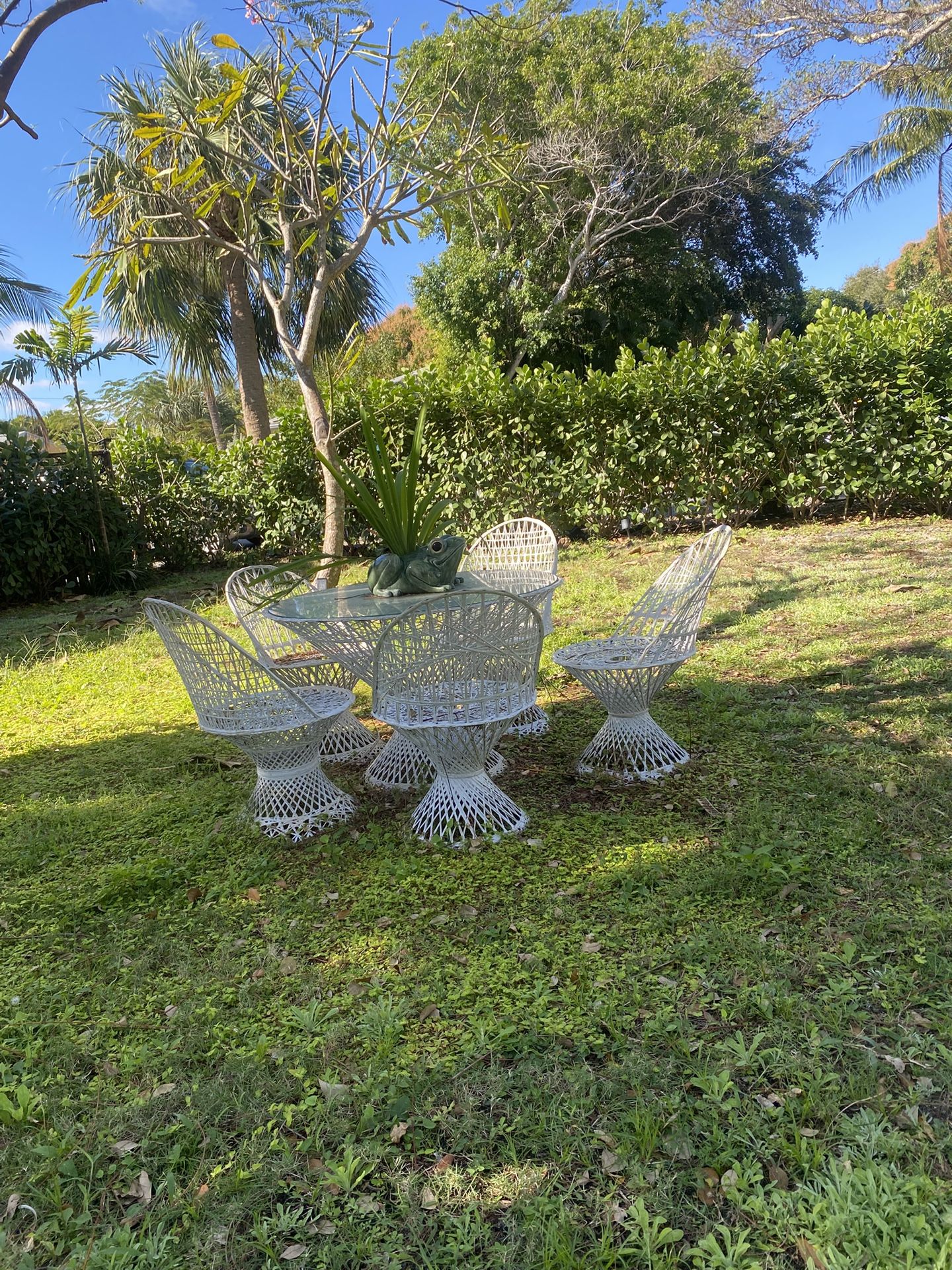 Mid Century Spun Fiberglass Table Set With Cushions